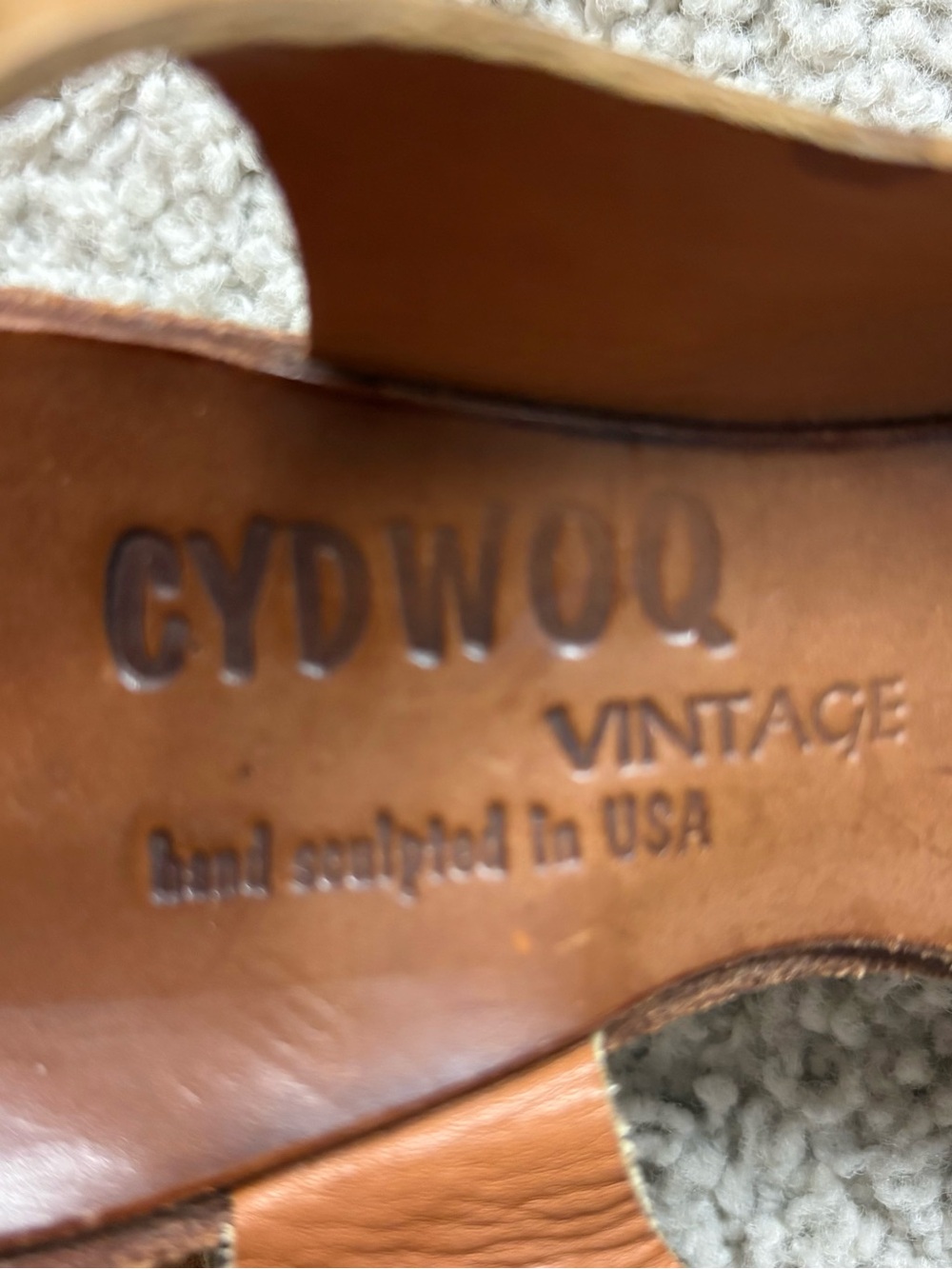 Vintage CYDWOQ 2 Tone Beige OSMOSIS Hand Made LEATHER Kitten Heel COMFORT PUMPS - Picture 6 of 7